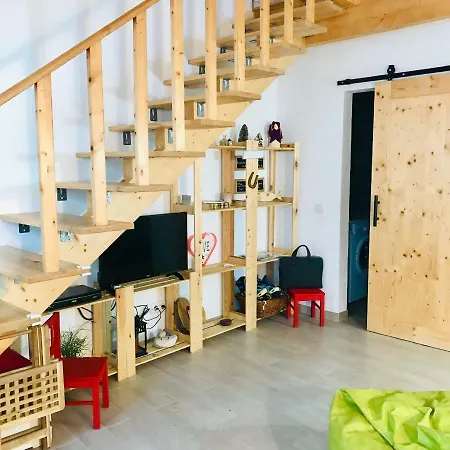 Semesterbostad Casa Bikas *